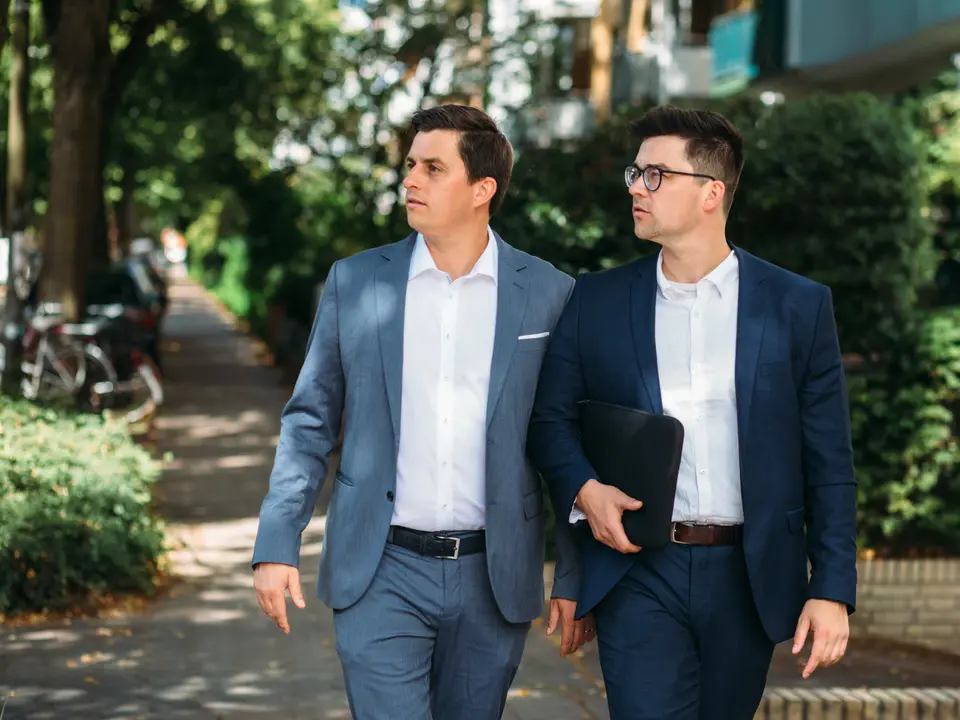 Jakob und Anselm Schilk unterwegs zu einem Partnertermin in Hamburg